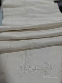 lenzuola matrimoniali ricamato a mano 