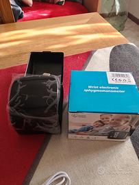 misuratore di pressione da polso 