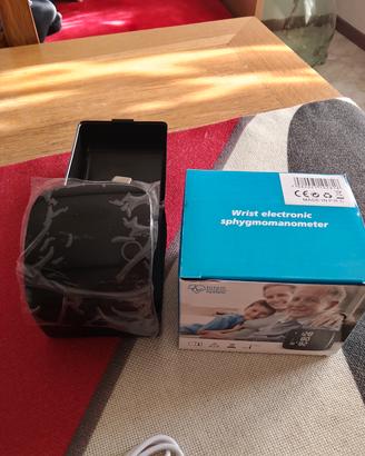 misuratore di pressione da polso 