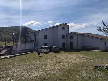 Villa di 389 m² con più di 5 locali e box auto a T