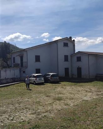 Villa di 389 m² con più di 5 locali e box auto a T