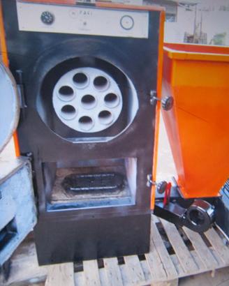 caldaia a biomassa sansa, legna, gusci di mandorle