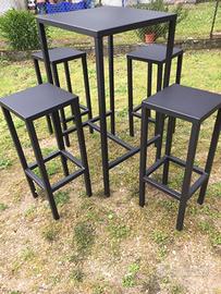 Set di 3 tavoli con sgabelli stile bar industriale