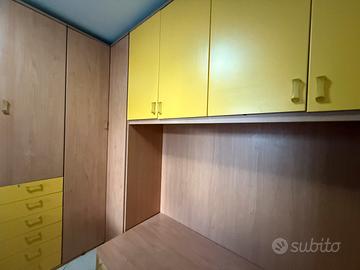 Cameretta completa in legno e giallo