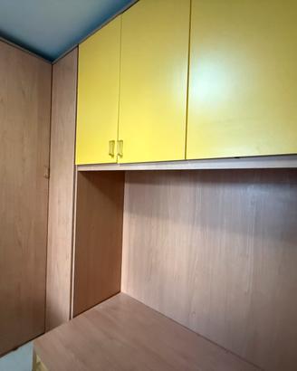Cameretta completa in legno e giallo