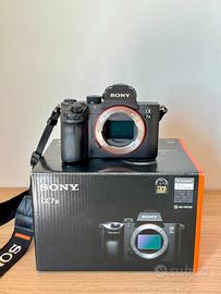 Sony Alpha A7 III + obiettivo Sony 50mm f1.8 usati