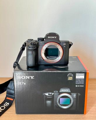 Sony Alpha A7 III + obiettivo Sony 50mm f1.8 usati