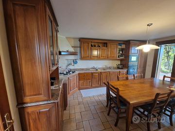 cucina in legno massiccio