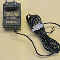 CARICABATTERIE SPINA 230Vac / 12,5V 150mA RC-Auto