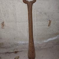 Antico batacchio in ferro