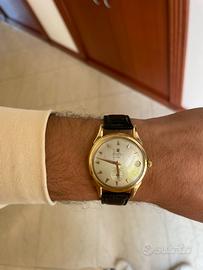 Raro Universal Genéve Monodatic  H.P.C oro