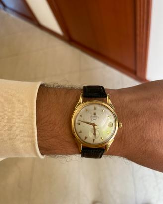 Raro Universal Genéve Monodatic  H.P.C oro