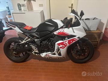 Cbr 650r e-clutch 2025