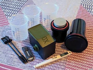 Set sviluppo pellicole: tank, caraffe, altro