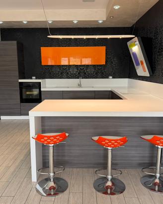 Splendida cucina XL completa di elettrodomestici