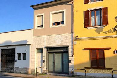 CASA SEMINDIPENDENTE A PRATO