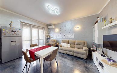 AMPIO TRILOCALE RISTRUTTURATO CON TERRAZZINO, BOX