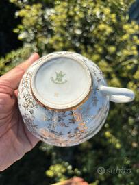 Due Tazzine thuringia con piattini fiori ed oro.