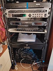 scaffale rack con moduli per pianobar/karaoke