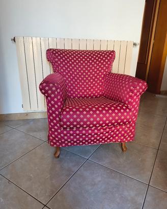 Poltrona classica damascata rossa e oro 
