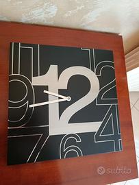 Orologio da parete quadrato nero e argento 36x36