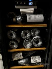 Collezione di bottiglie di vino