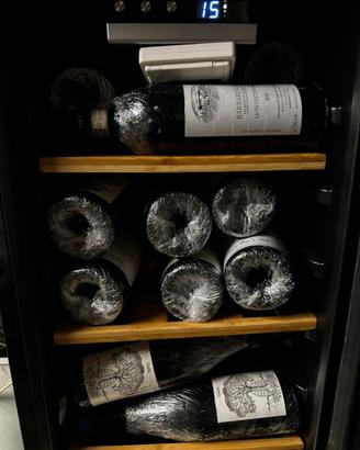 Collezione di bottiglie di vino