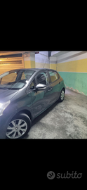 Peugeo 208 automatico