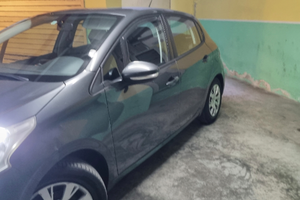 Peugeo 208 automatico