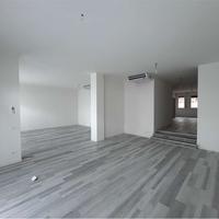 Locale commerciale con spazi personalizzabili