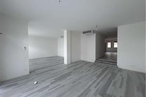 Locale commerciale con spazi personalizzabili