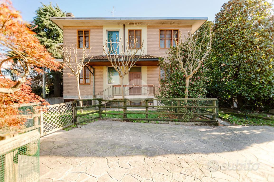 VILLA SINGOLA A BOLLATE - Vista 2
