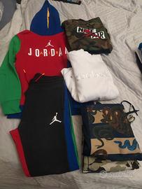 Tutta Jordan, felpe Nike/Adidas