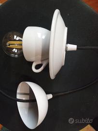 lampadario a sospensione con tazzina caffè bianca
