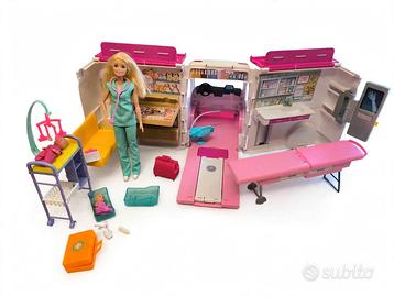 Barbie lotto : clinica mobile + Barbie pediatra