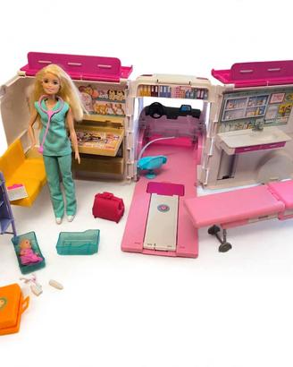 Barbie lotto : clinica mobile + Barbie pediatra