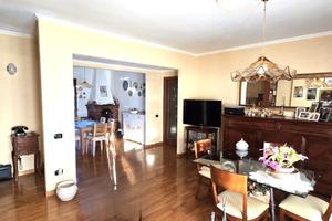 Appartamento ampia metratura con balconi, box auto