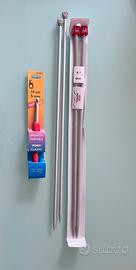 Uncinetto e ferri maglia