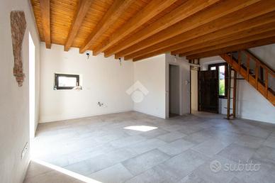 CASA DI CORTE A MANERBA DEL GARDA