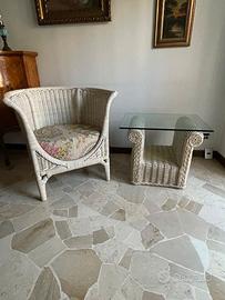 Poltroncina e tavolino in vimini