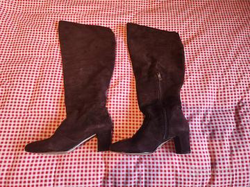 Stivali camoscio marrone gambale largo