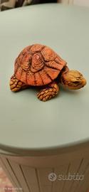 Tartaruga " Pacini CI in ceramica dipinta a mano .