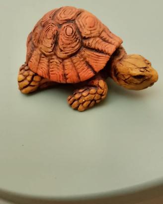 Tartaruga " Pacini CI in ceramica dipinta a mano .