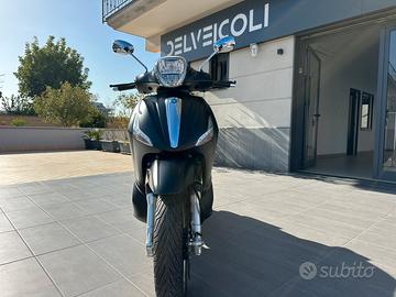 Beverly 300 police nero opaco km 1600