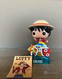 Funko Pop di One Piece (Luffy) + carta esclusiva