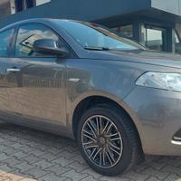 Lancia Ypsilon 1.0 FireFly 5 porte S&S Hybrid Silv
