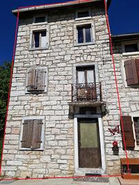 Casa a schiera di testa da ristrutturare