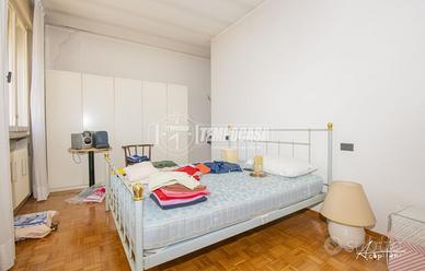 Trilocale in buone condizioni in centro!