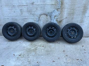 Cerchi in ferro con gomme invernali serie 1