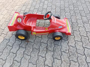 Macchinina a pedali ferrari